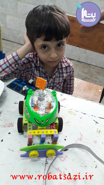  عکس کوچولوی خلاق ربات ساز در الیگودرز
