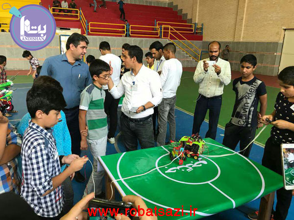  برگزاری مسابقه جنگ ربات ها در آغاجاری