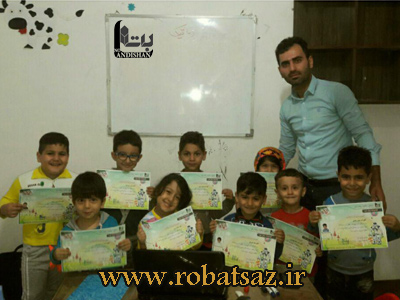  جلسه آخر کلاس و اعطای گواهینامه کودکان از سوی مهندس ابراهیمی نمایندگی محترم شرکت ربات ساز