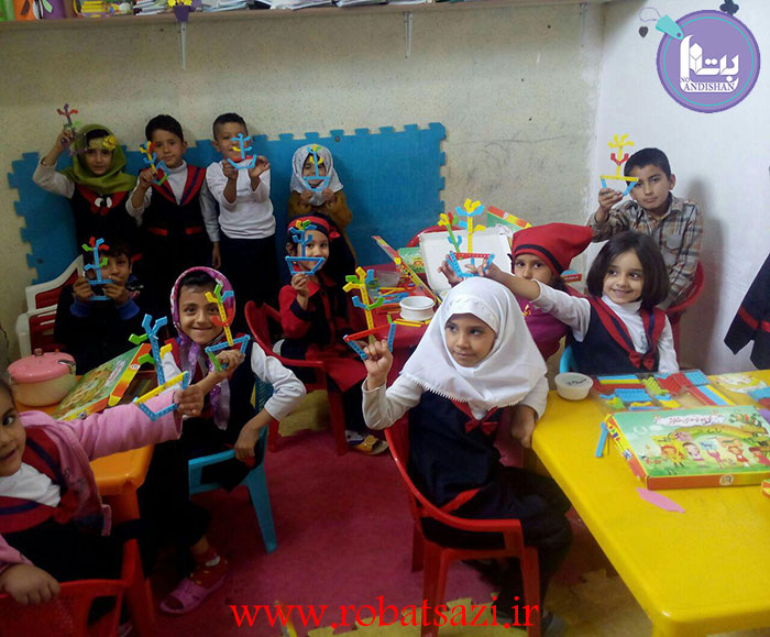  ساخت گل و گلدان توسط بچه های شیراز