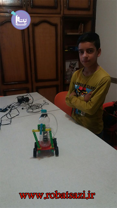  ساخت ربات توسط دانش آموزان شهرکردی زیر نظر سرکار خانم سلیمانی نماینده برتر شرکت ربات ساز در شهرکرد